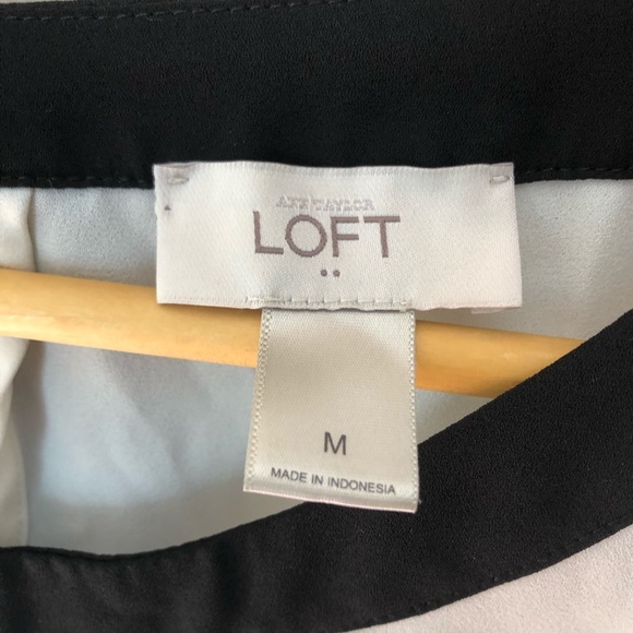 Woman’s Loft Blouse - Picture 3 of 4